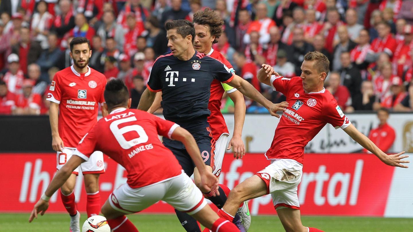 法尔克：拜仁谈妥于帕新合同的年薪和奖金，但还差解约条款没谈好（法尔克：拜仁与于帕续约的薪资与奖金已达成一致，解约条款仍在磋商）