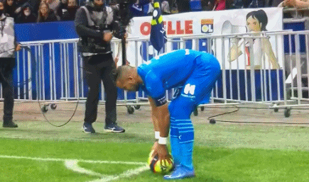 世界杯历史经典比赛回顾（历届世界杯经典对决回眸）