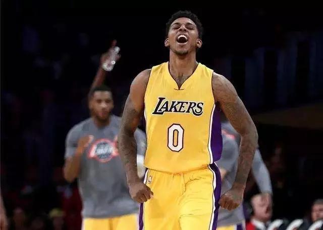 ESPN：若离队罗德里戈首选转战英超，但尚未收到任何正式报价（ESPN：罗德里戈若离队倾向转投英超，暂未收到正式报价）