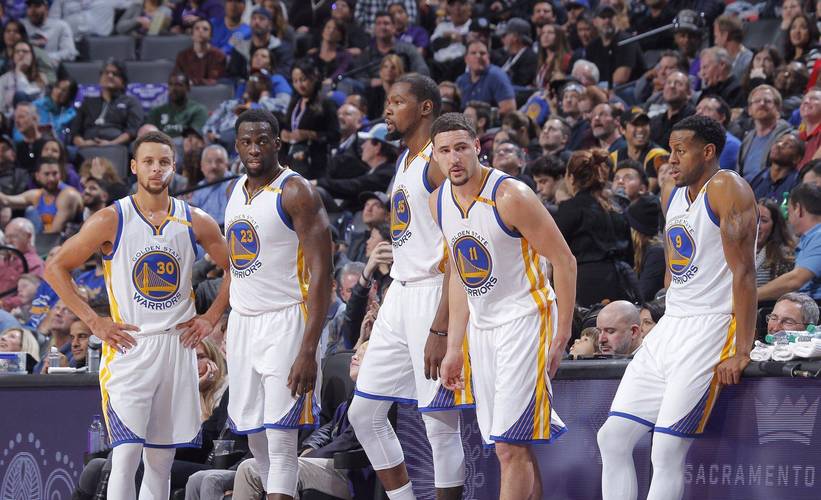 英格拉姆表现抢眼，第三节独得11分（英格拉姆第三节爆发，独取11分）