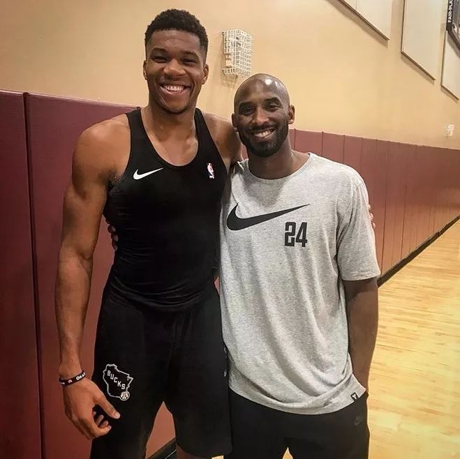 米体：维卡里奥因被自家球迷嘘而失望，考虑加盟国际米兰（米体：遭主队球迷嘘声打击，维卡里奥失望并考虑转投国际米兰）