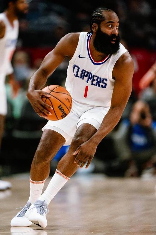 2025年即将进入倒计时，回顾这一年的国际足坛，可谓是星光熠熠！（2025将至，回首这一年国际足坛，群星璀璨！）