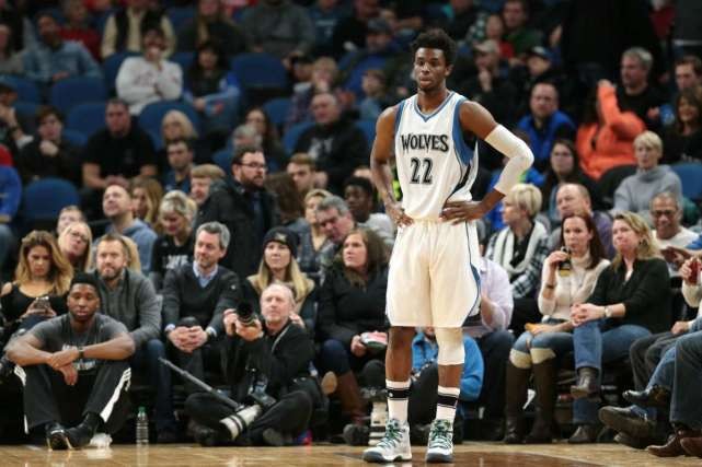 约维奇右手臂X光检查结果为阴性，将在明天接受核磁共振检查（约维奇右臂X光未见异常，明日接受核磁共振检查）