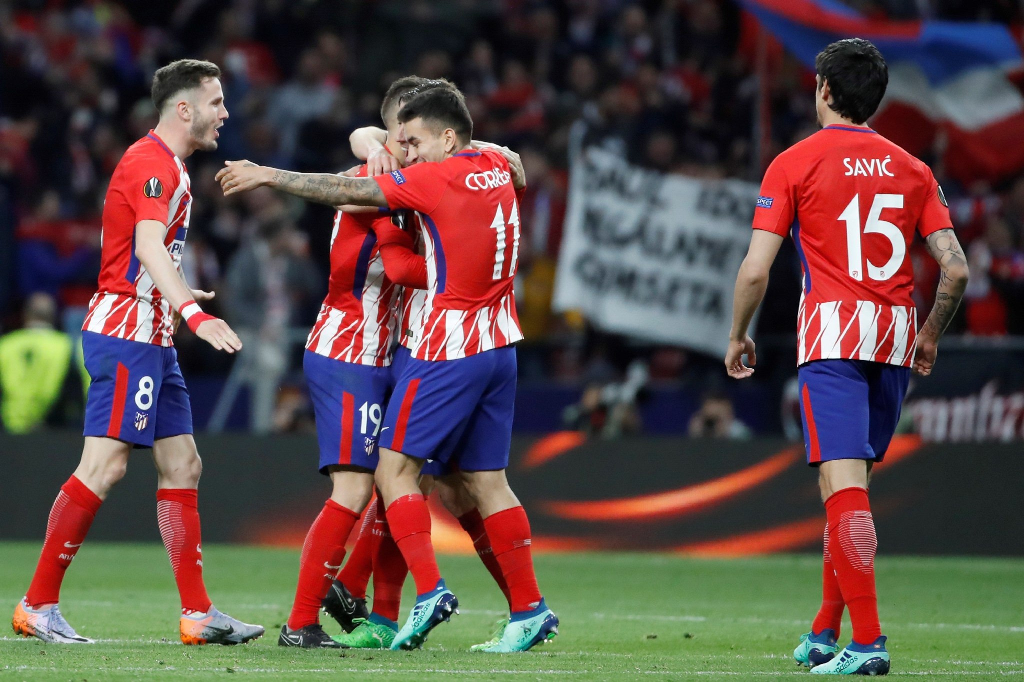 怒送37分！古巴男排输给自己 意大利挺进四强 米切莱托17分+绝杀（古巴男排怒赠37分自毁好局，意大利挺进四强，米切莱托17分完成绝杀）