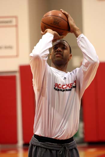 国王主帅谈蒙克交易流言：希望他能履行完合同，但我说了不算（国王主帅回应蒙克交易传闻：希望他履行合同留队，但最终决定不由我）