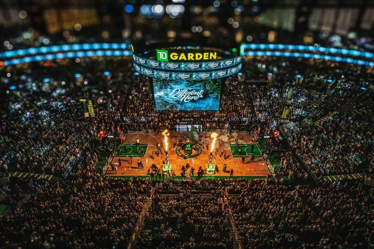 莱奥一剑封喉，AC米兰1-0复仇拉齐奥，登顶意甲积分榜坐山观虎斗（莱奥致命一击，AC米兰1-0复仇拉齐奥登顶意甲榜首，静观群雄鏖战）